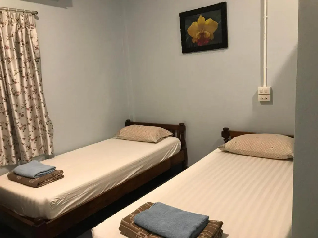 Vitoonguesthouse2fanrooms & Aircondition