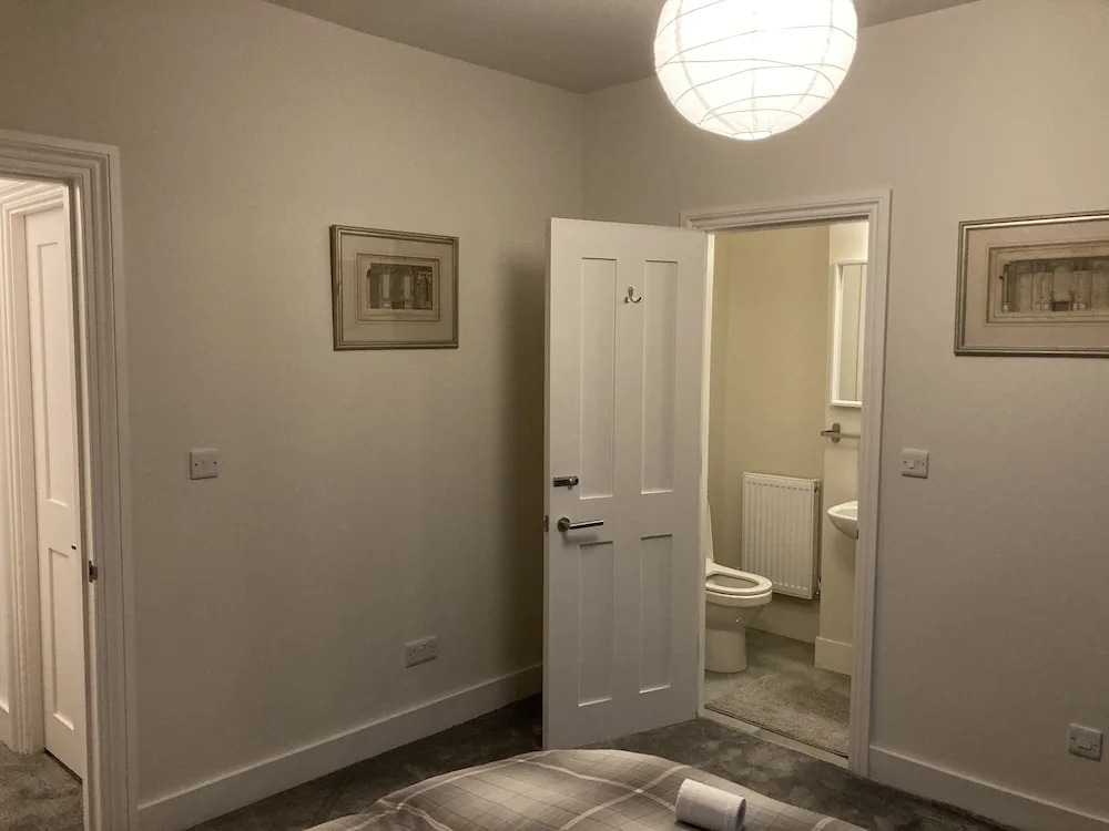 The Dimmer. 2 Bedroom Apartment