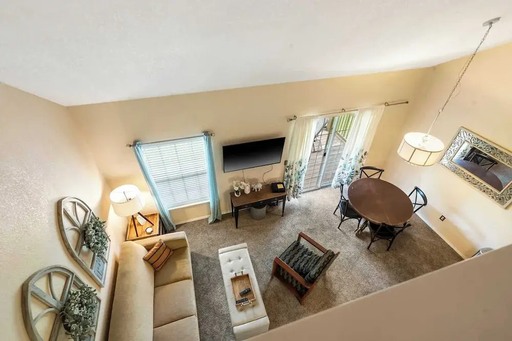 Warm Welcome Getaway Resort Stay for 6 With Amenities Near Downtown