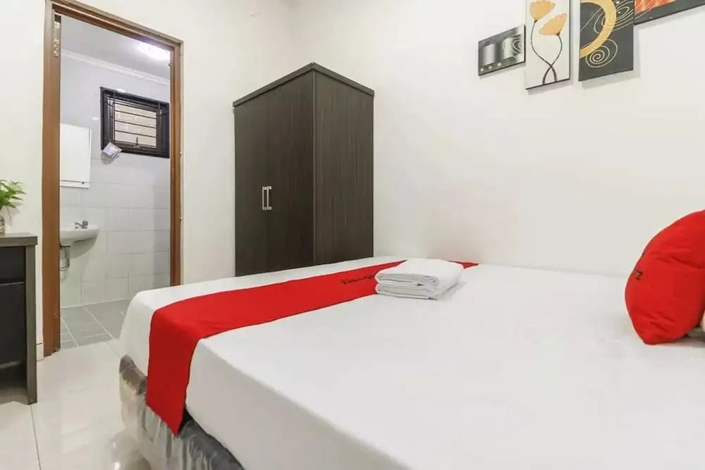 De Kost Grogol by RedDoorz
