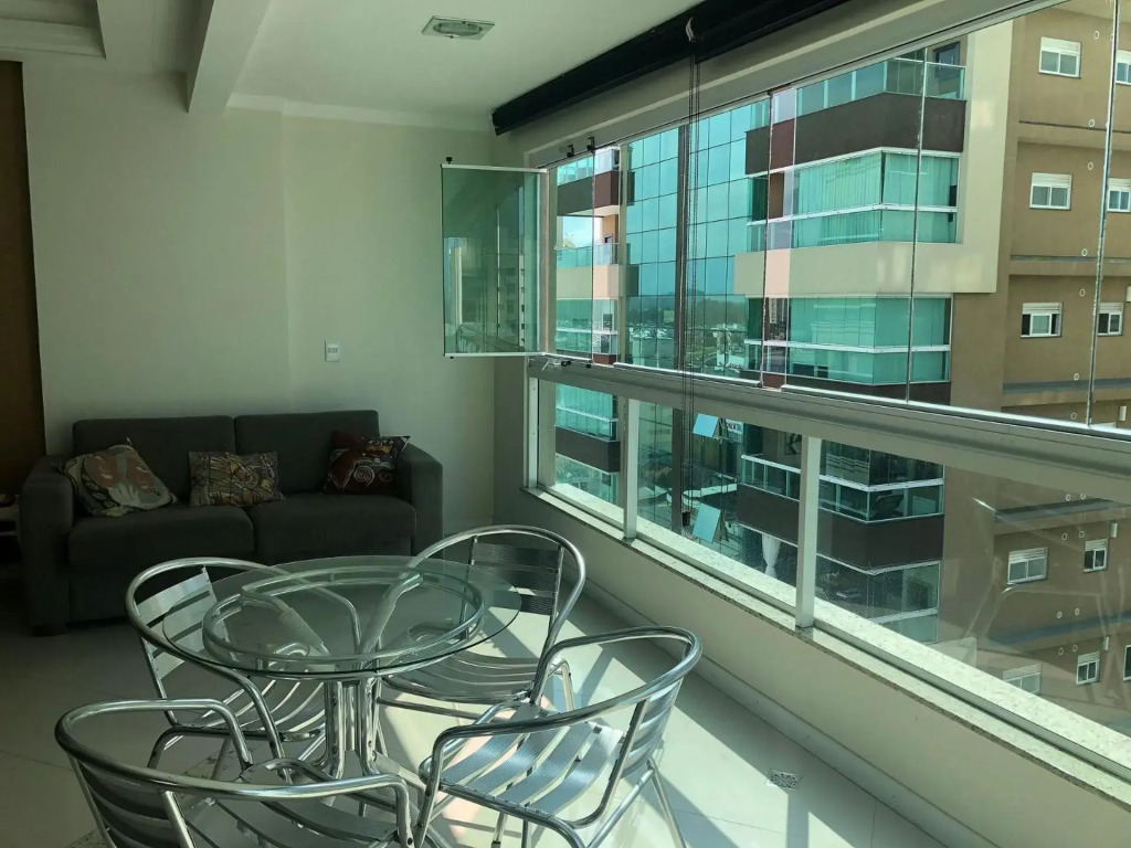 Apartamento 3 suítes próximo a praia