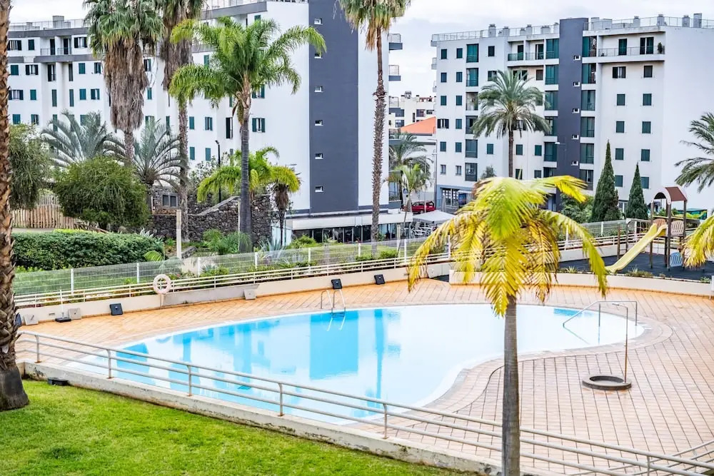 Lux Garden View by Homie