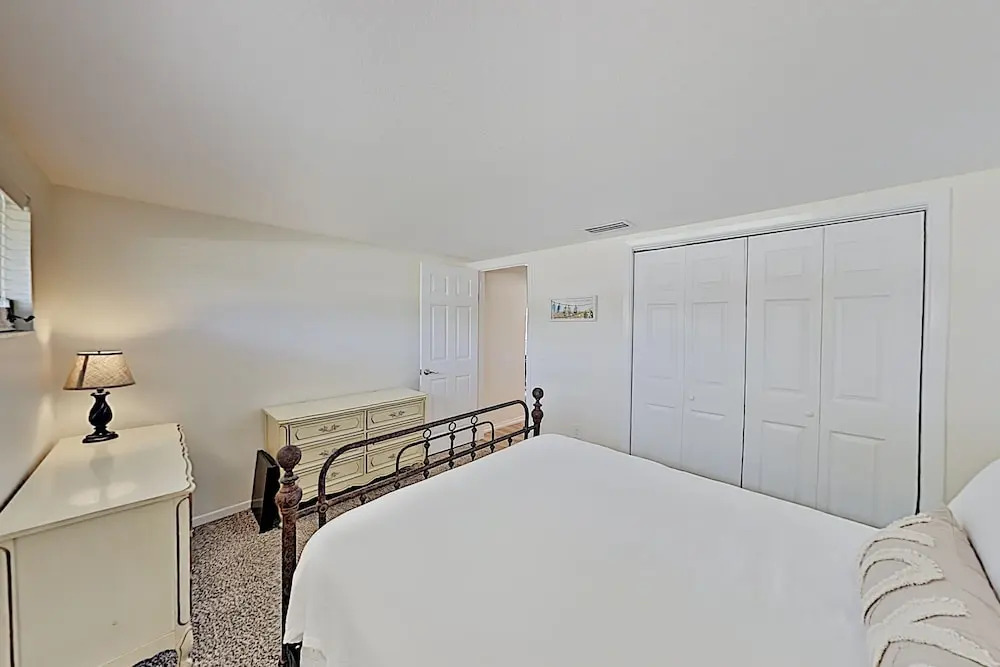 Canal-front Coastal Boat Dock & 2 Kayaks! 2 Bedroom Home