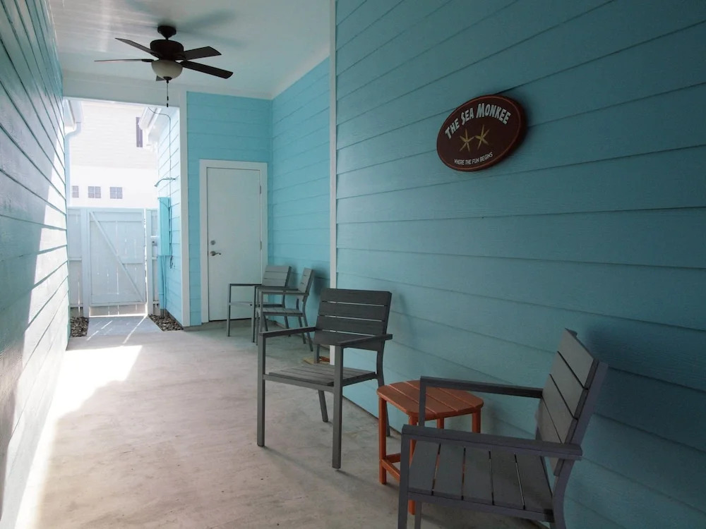 The Sea Monkee Pb216 3 Bedrooms 2 Bathrooms Condo