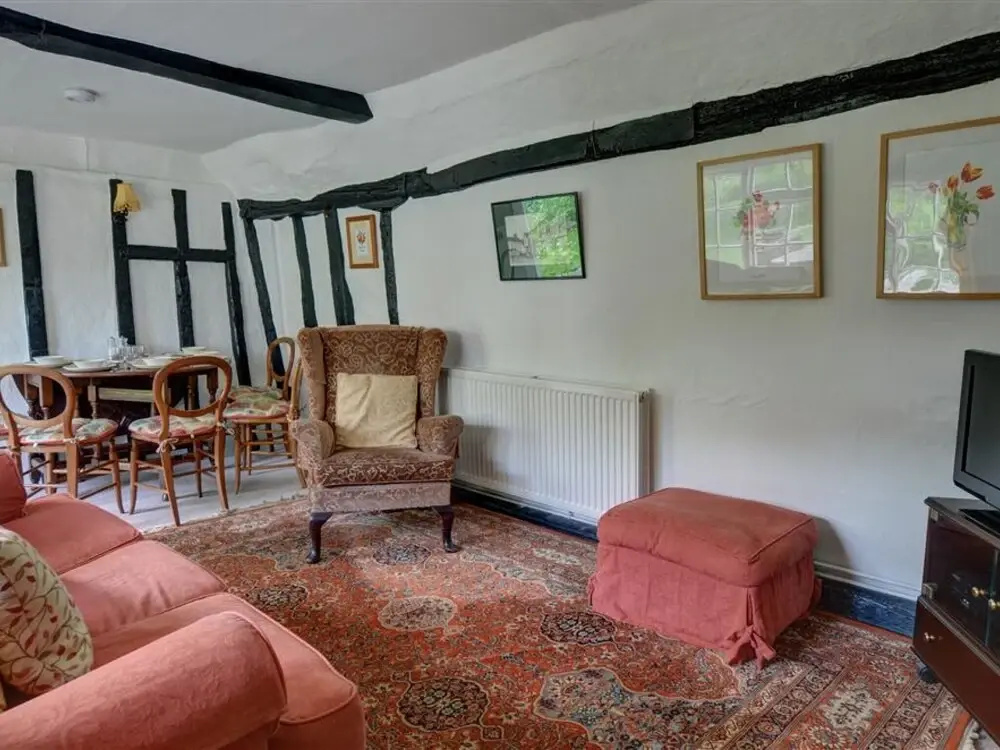 Old World Holiday Home in Denston with Garden near City Center