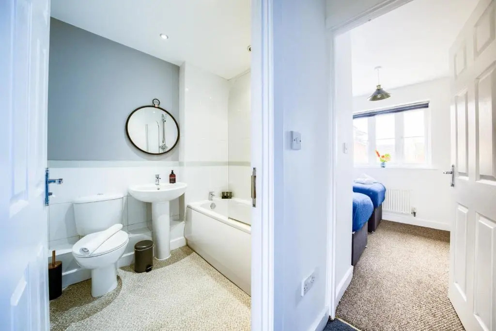 Cosy House │ RICOH │ M6 │ Sleeps 6 │ EMPOWER HOMES