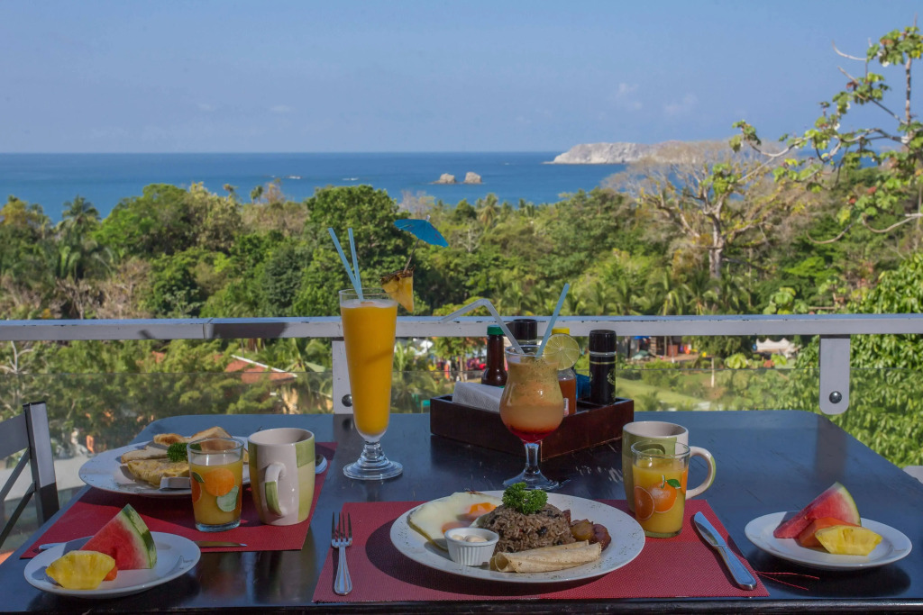 El Faro Containers Beach Hotel
