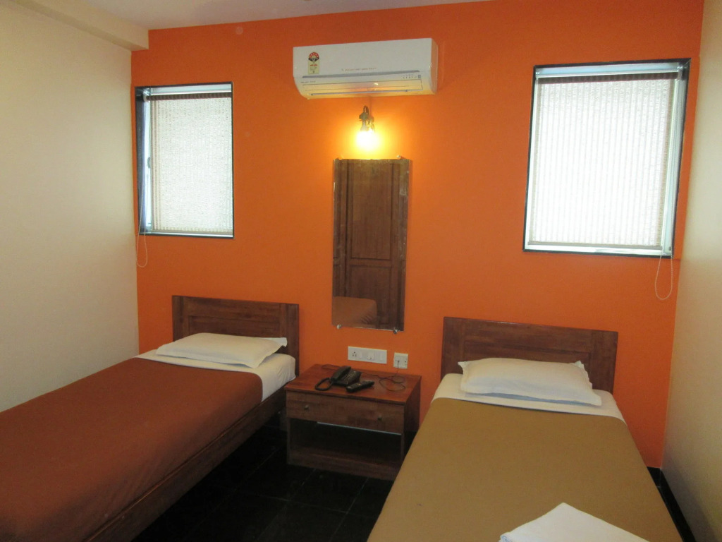 Hotel Q Deck Rooms