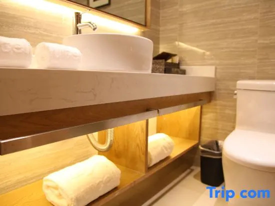 Shanghai Heyi Hotel (Shanghai Hongqiao Qilin Road Subway Station)