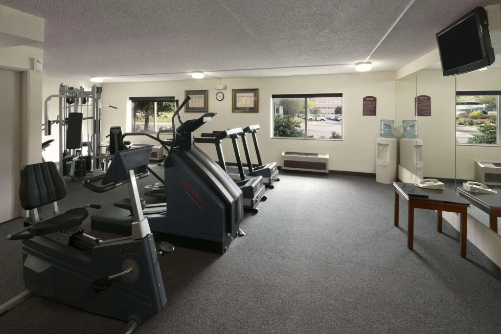 Days Inn & Suites Omaha