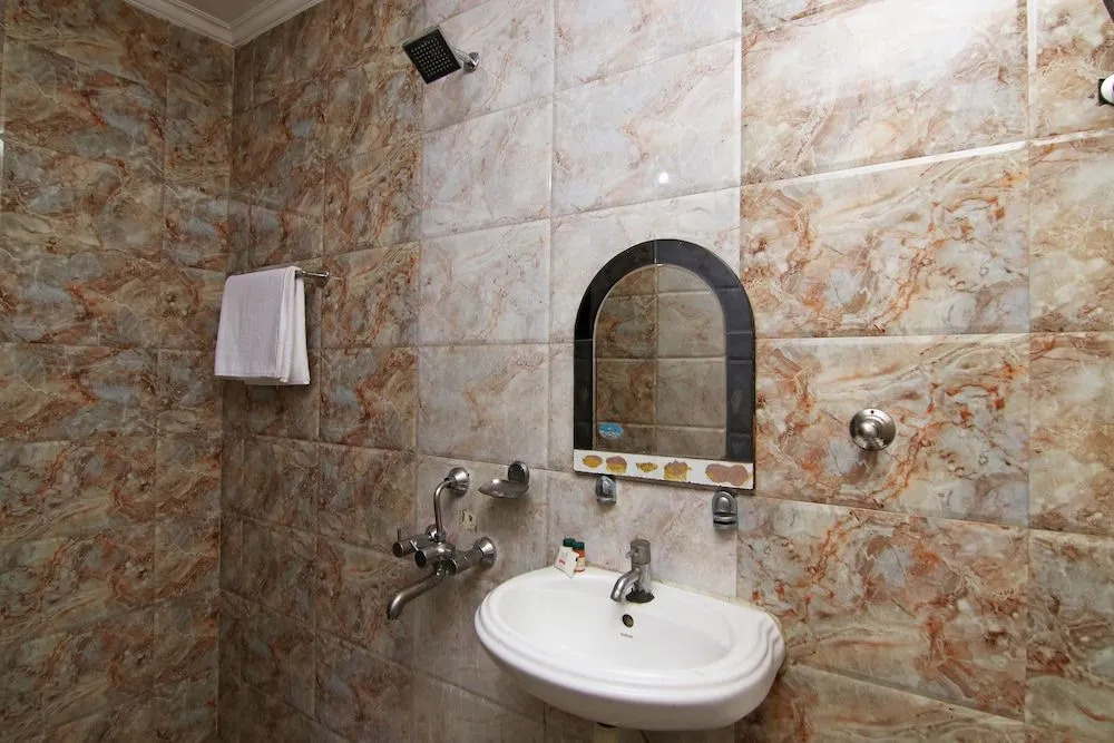 OYO 22756 Diksha Hotel