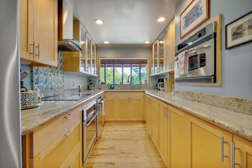 Healdsburg Home With Magnificent Vineyard View 2 Bedroom Home by RedAwning