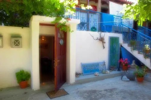 Aiolis Rooms