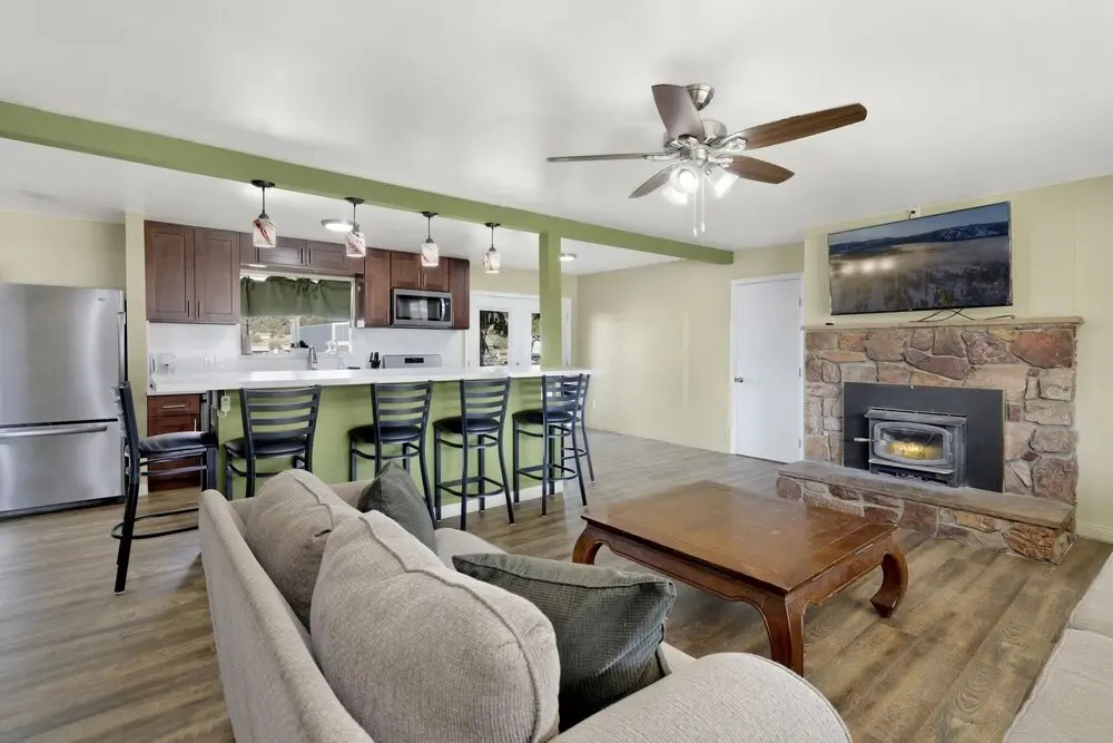 1900 - The Farmhouse Experience 4 Bedroom Home by RedAwning
