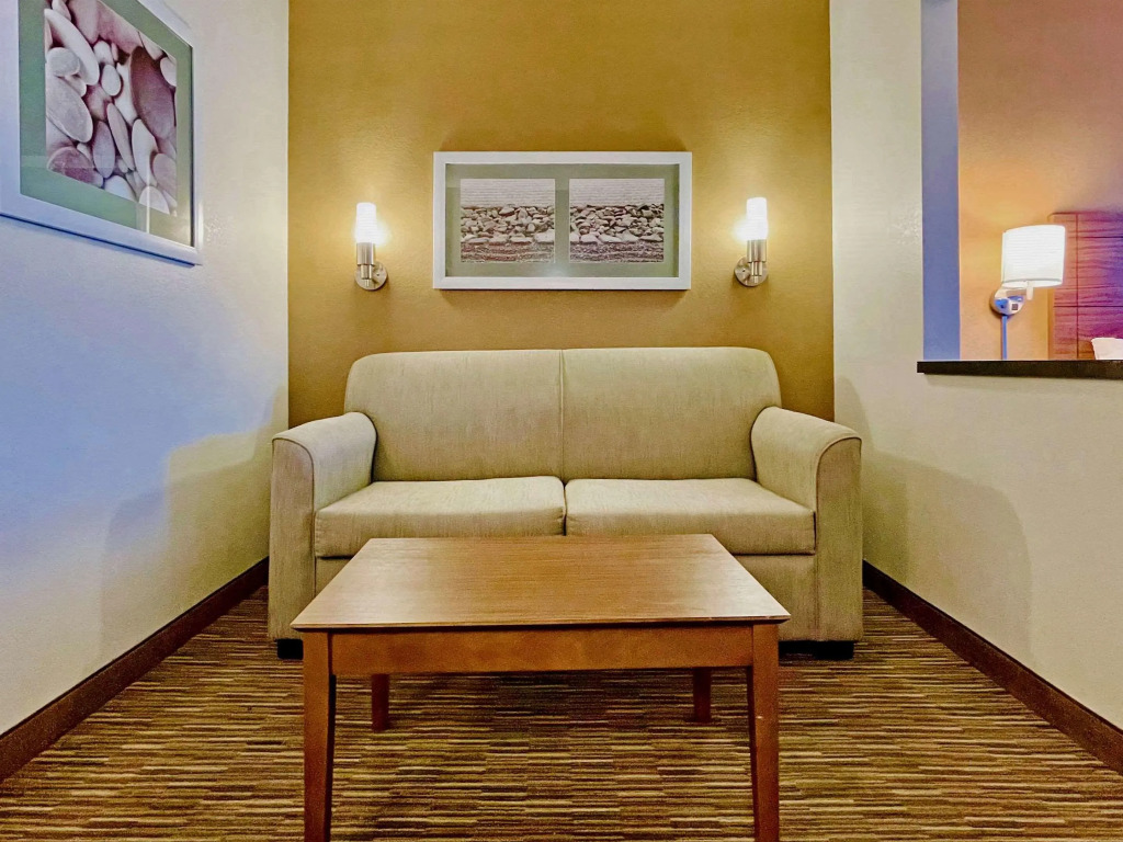 Comfort Suites University