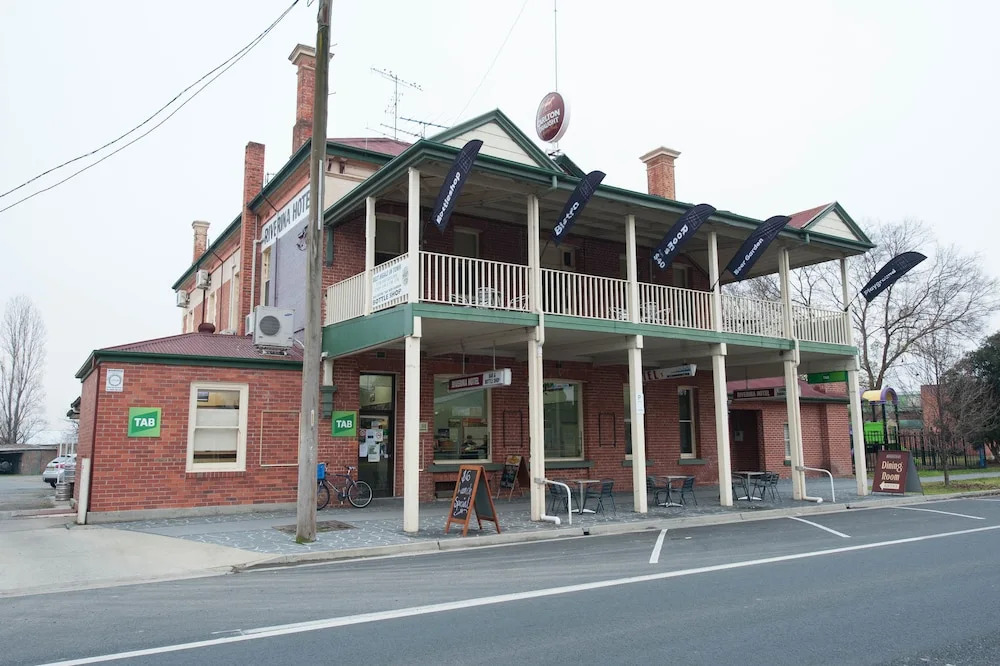 Riverina hotel