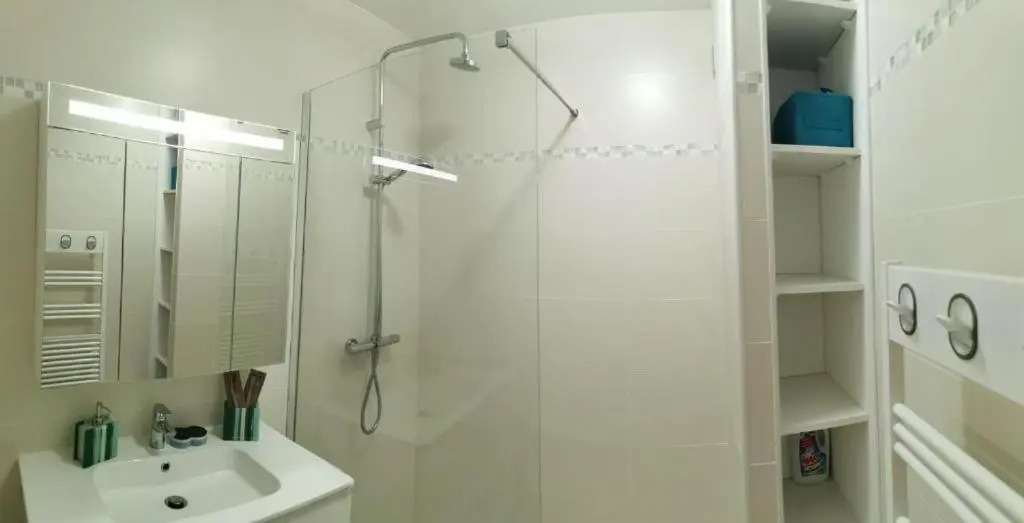 Grand appartement traversant 3 ch hyper-centre+Parking privé.