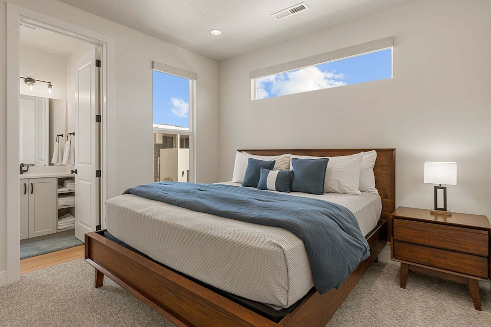Rockaction Destination 5 Bedroom Townhouse