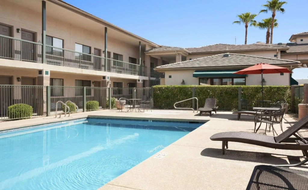 The Hotel Serene Glendale Peoria, Surestay Collection by Best Western