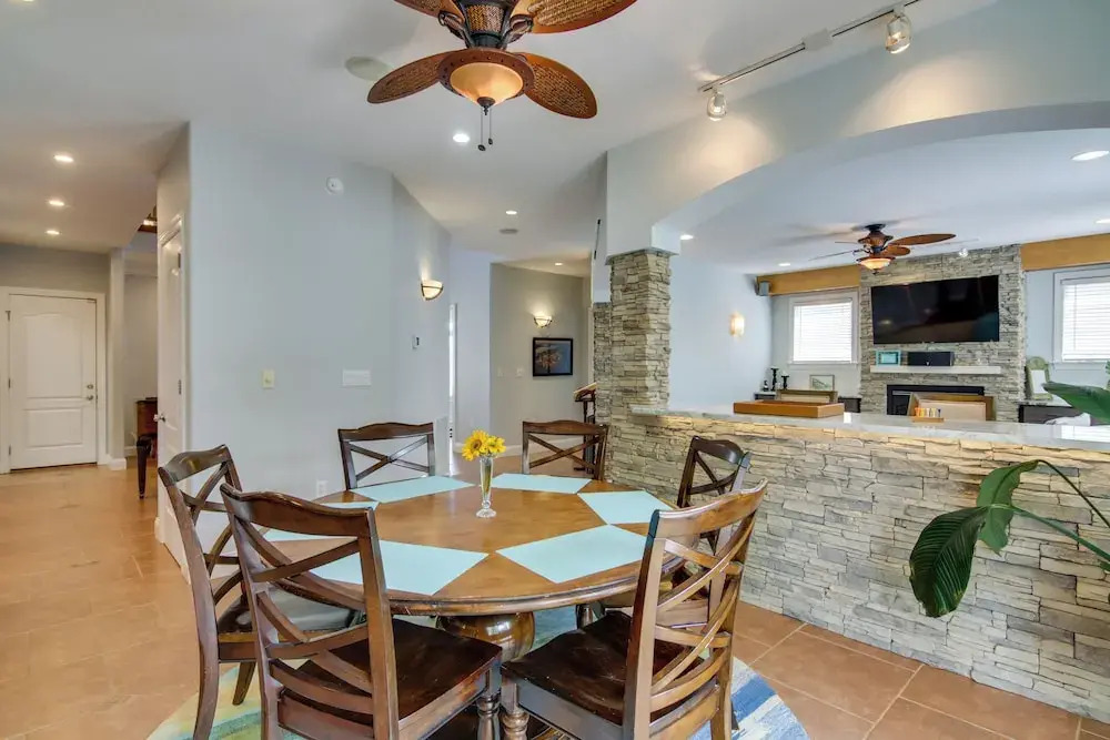 Walk to Beach! Group-friendly Ocean City Getaway