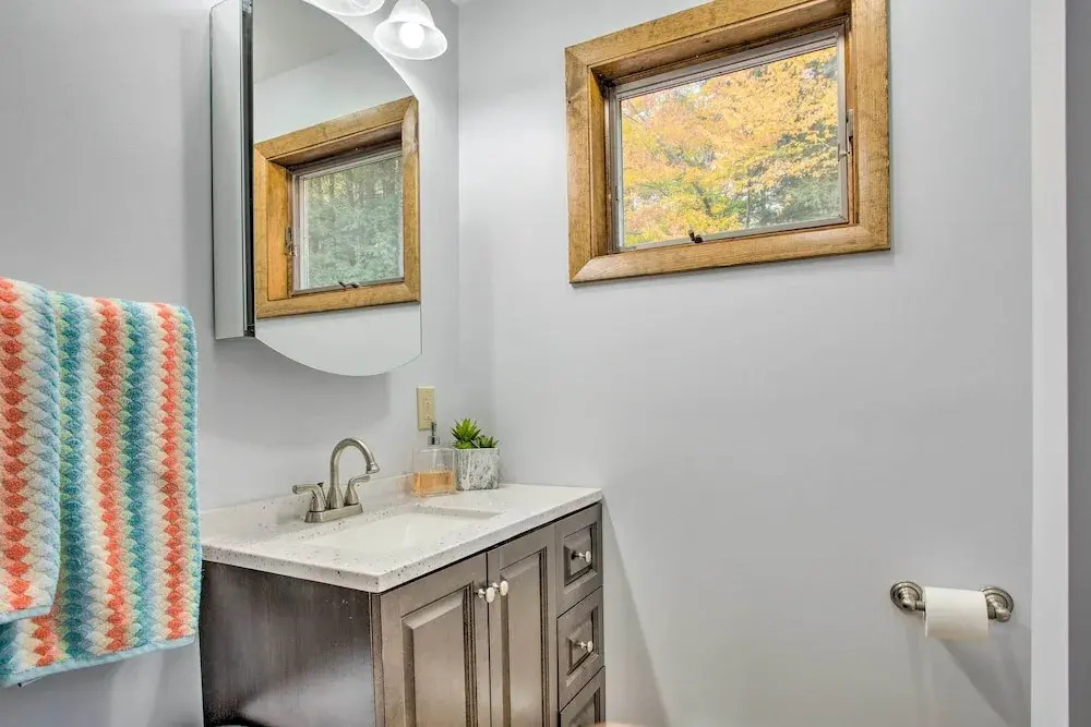 Pet-friendly Gilford Home: 3 Mi to Gunstock & Lake