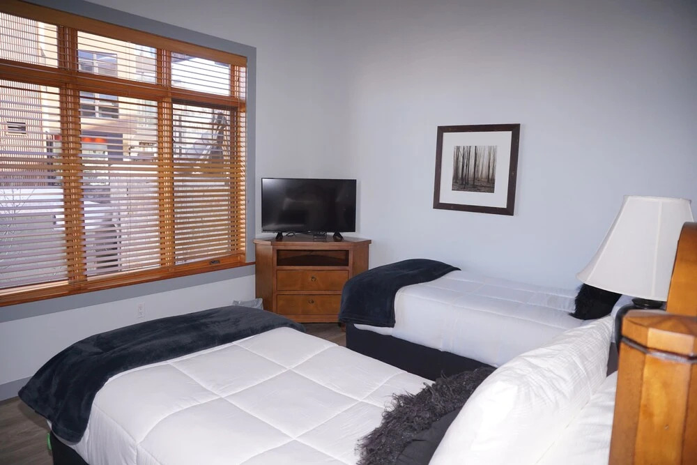 Capitol Peak Lodge - Walk 20 Steps To The  To The Gondola - Down Valley Views 2 Bedroom Condo by RedAwning