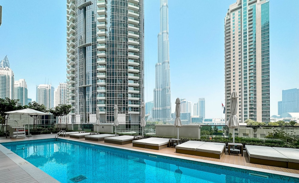 Luxurious 2B with Breathtaking Views Downtown