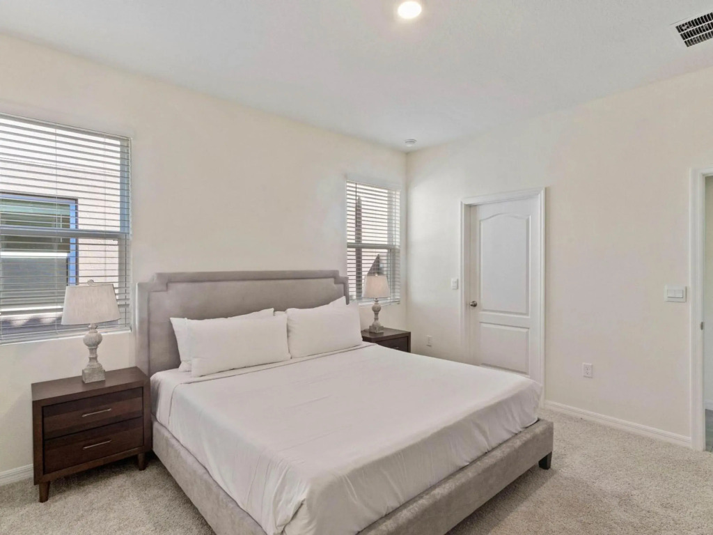 Upstay - Solterra Resort Home w Hot Tub and Pool, Davenport