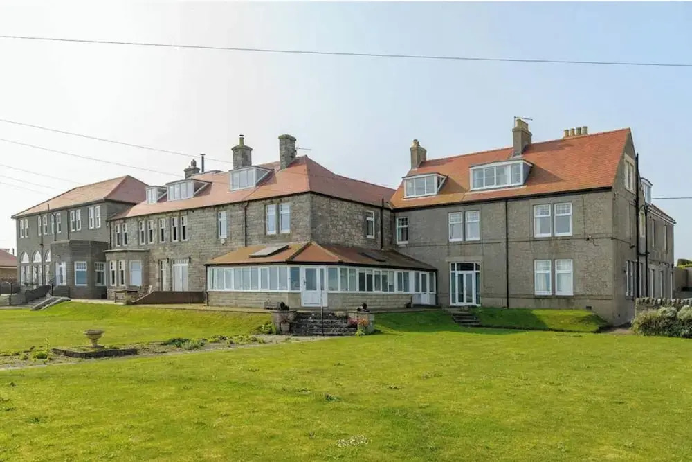 Near Beach - Sea View - Sleeps 6 - Parking