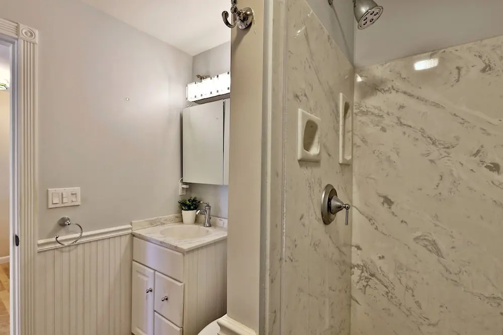 The Birch Ridge: Owner's Suite #5 - Queen/sofa Bed Suite In Killington. Hot Tub. Renovated. 1 Bedroom Home