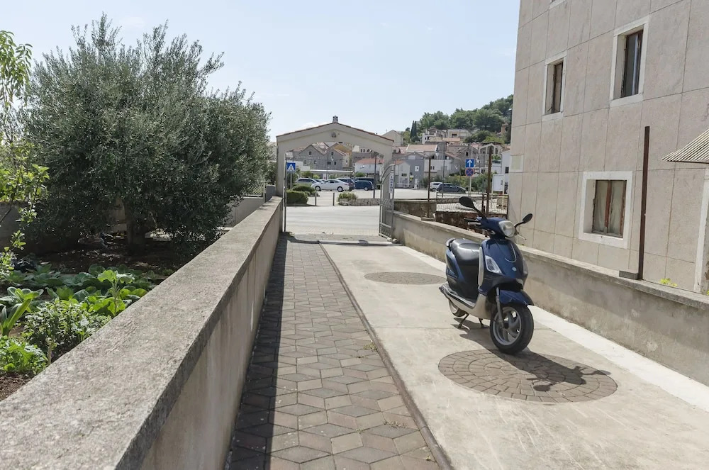 Apartment and Room Ilija