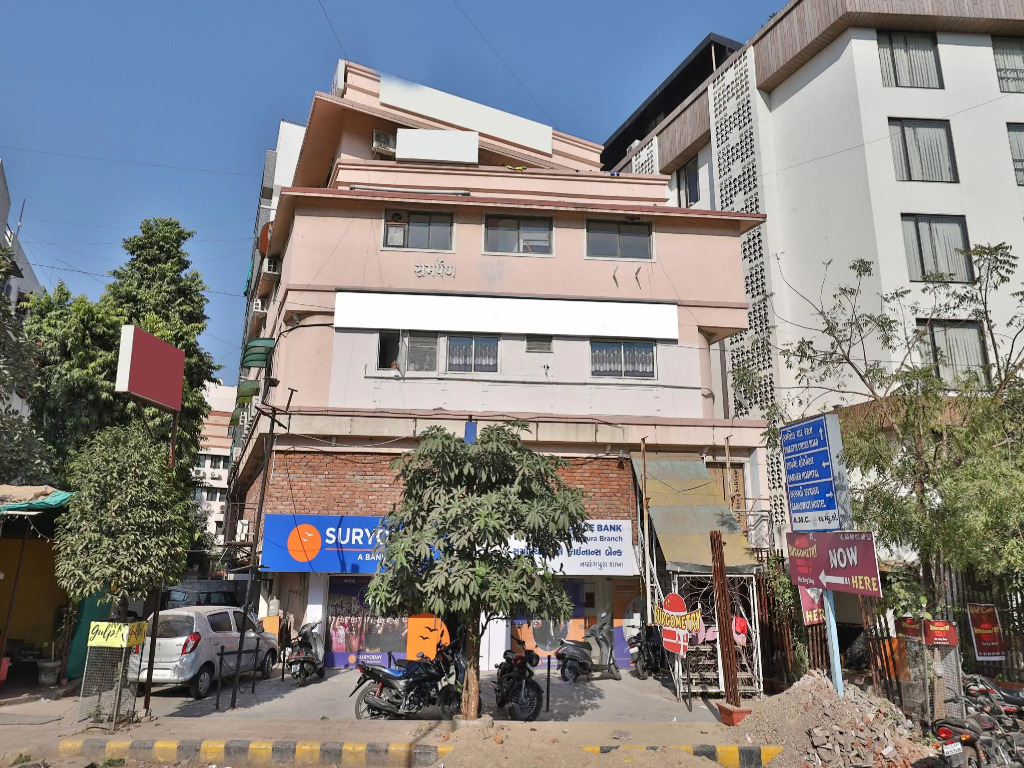 OYO 11067 Hotel Swastik Inn