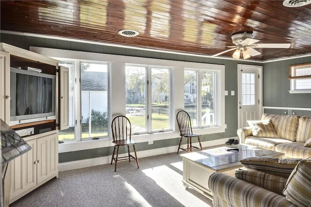 Kozy Kottage 4 West Farmington by Long & Foster