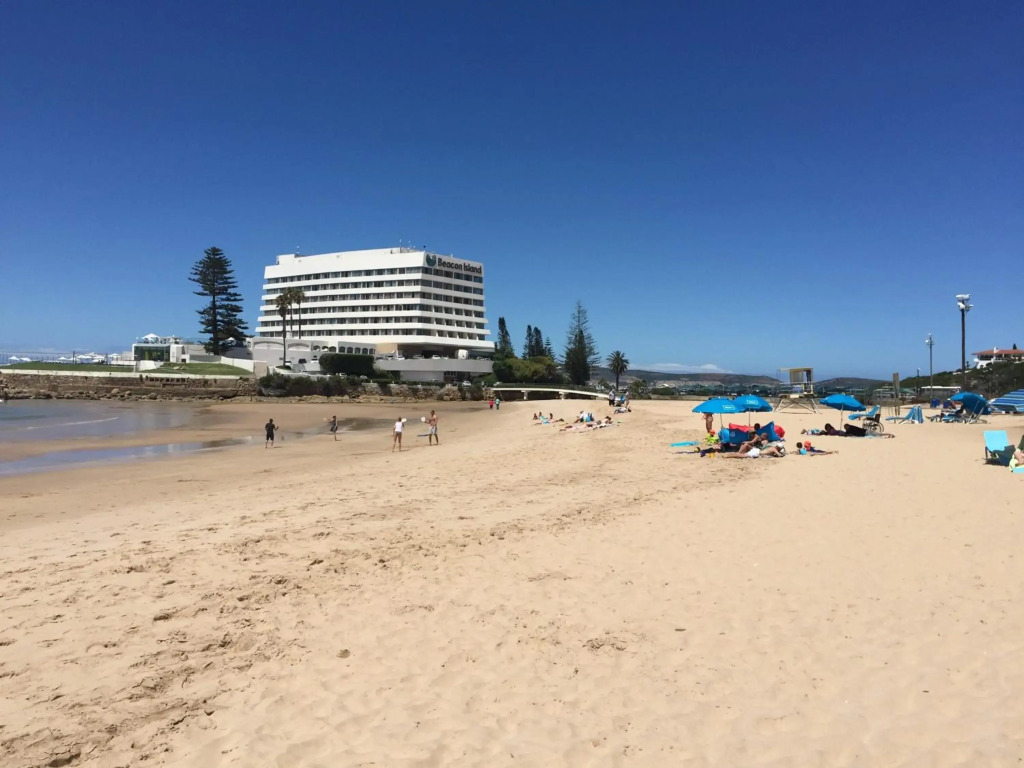 The River Club Loft - 6 sleeper, Swimming Pool, 2 min to Robberg Beach
