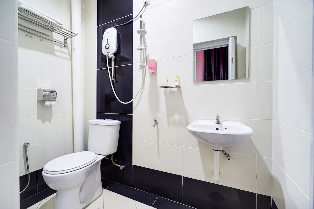 Hotel Kuang Hua Sitiawan Near To UniKL-MIMET