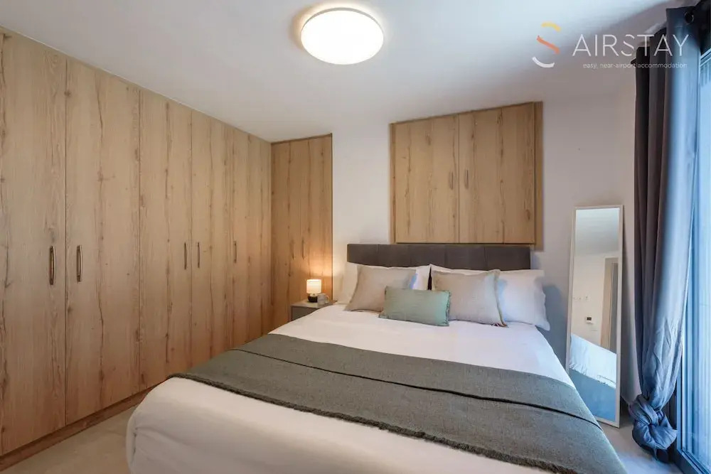 Cheli Apartments Airport by Airstay