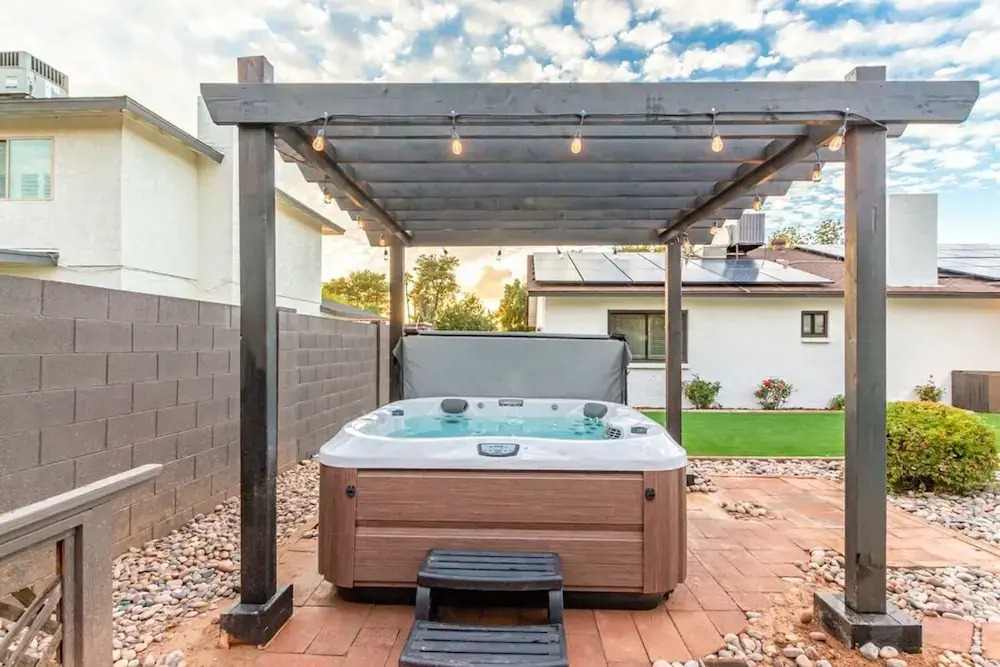 The Ace Experience 2 Masters Heated Pool Hot Tub