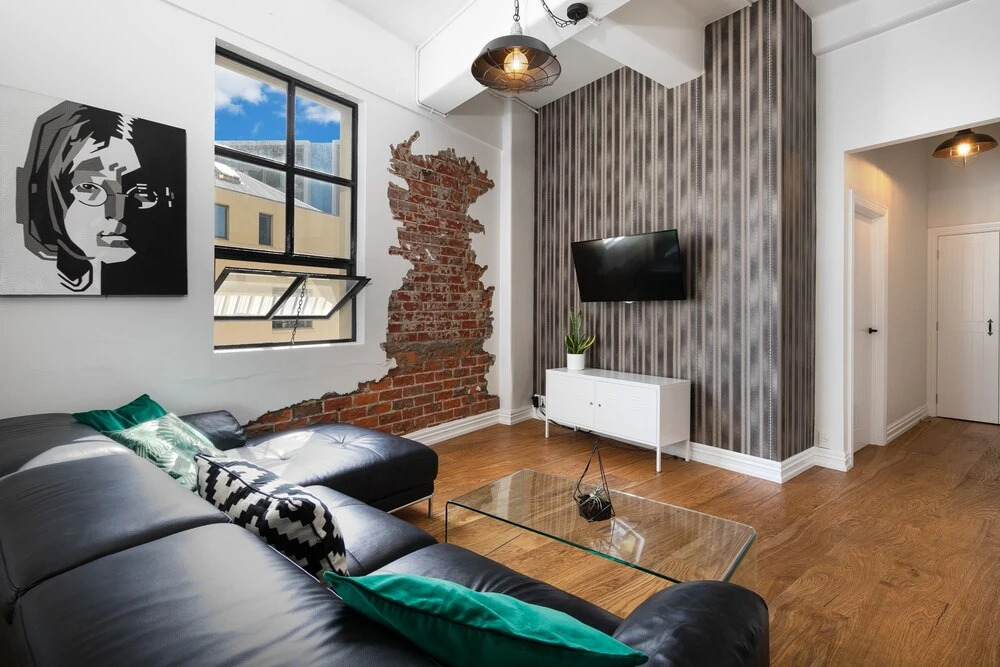 Beautiful Modern Central City Apartment