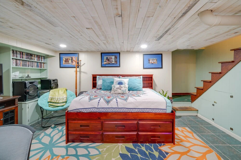 Beckley Studio w/ Private Hot Tub & Home Gym!