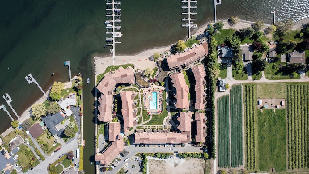 The Beach House at Barona Beach 4301