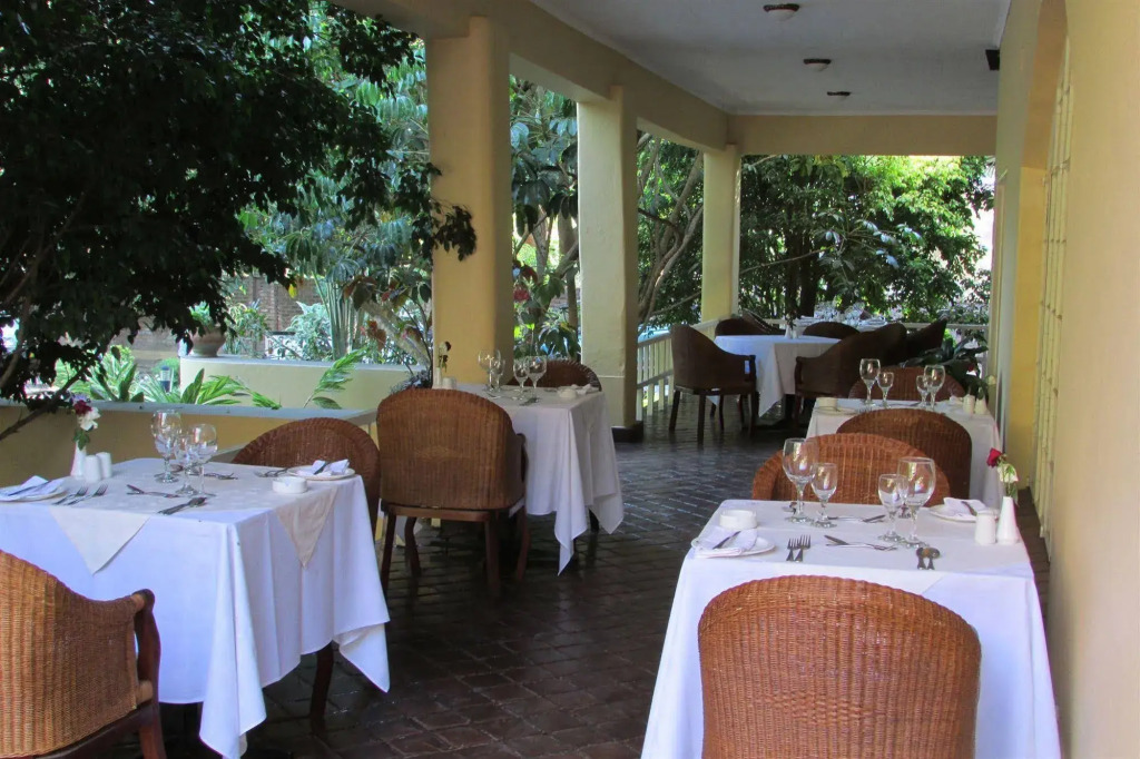 Casa Mia Lodge & Restaurant