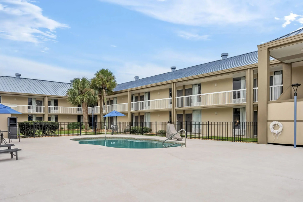 Days Inn by Wyndham Adel I-75