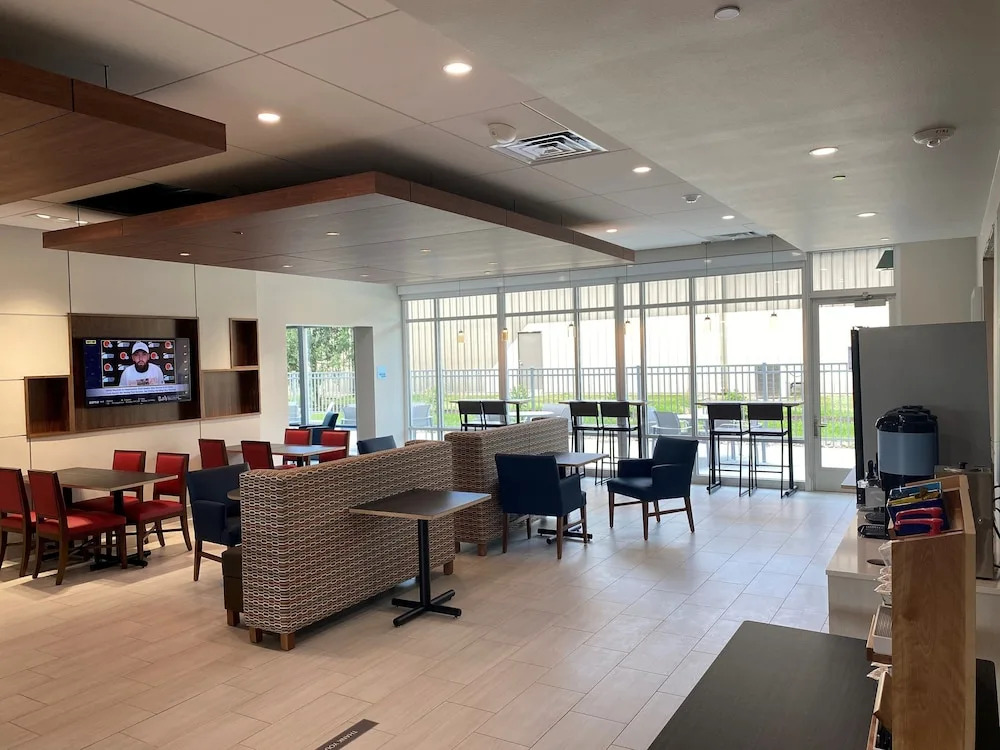 Holiday Inn Express & Suites - Madison West - Middleton by IHG