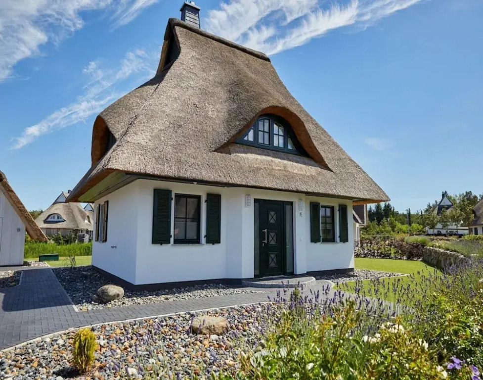 Reetdachhaus in Fuhlendorf mit Sauna nahe Bodden