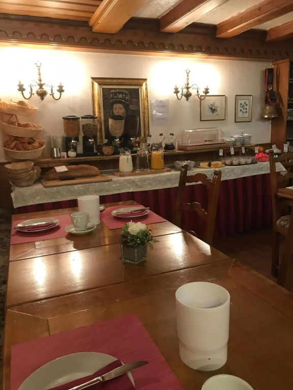 Petit Helvetia Budget Hotel