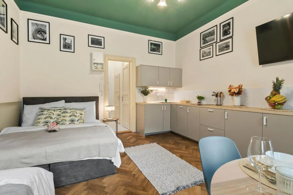APTs in OLD TOWN PRAGUE by Michal&Friends