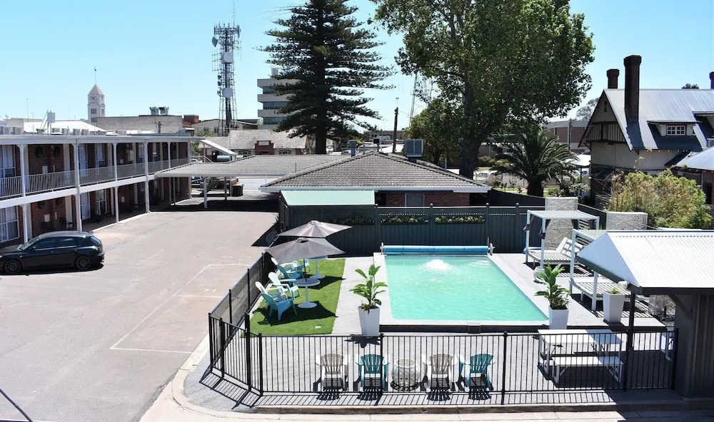 Town House Motor Inn