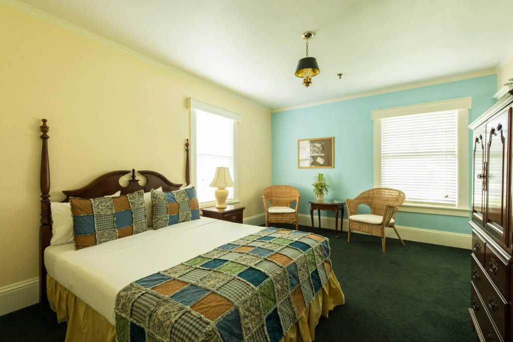 Lakeside Inn on Lake Dora