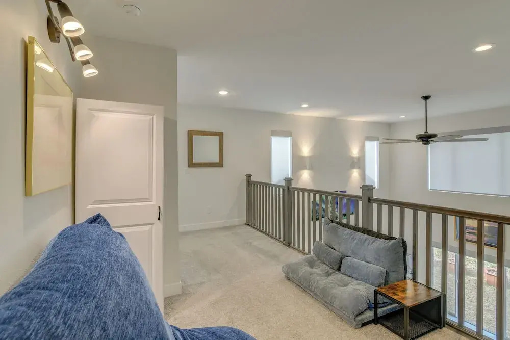 Chic Anchorage Townhome < 1 Mi to Kincaid Park!