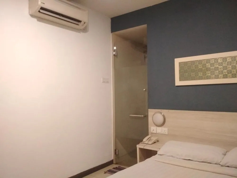 OYO 89903 MS City Hotel